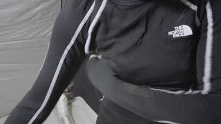 זוג ישראלי מזדיין בקמפינג עם גמירה מתפרצת וסקס רומנטי