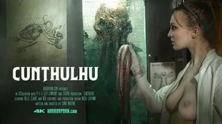 המפלצת קת'ולהו מזיינת באנאלי חזק את המדענית הלוהטת בל קלייר במעבדה סודית