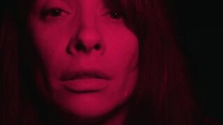 וואמפירלה לסבית אוקטוקורו מלקקת כוס ושואבת דם מסאטה ג'ונס!