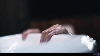 זיהום טפיל הפך את המדען קלמנס אודיארד לזומבי לסבי