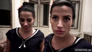 התאומות הסכיזואידיות אוולין וסילביה דלי חוטפות ואונסות אנשים