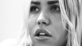 האחות השובבה אנג ' לה ווייט מגבירה את הפוריות של המטופלת אלינה לופז