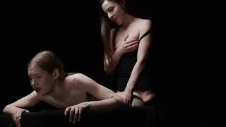 משקפיים קסומות חושפות פנטזיות: חברות כנועות רוצות לזיין זו את זו בפראות